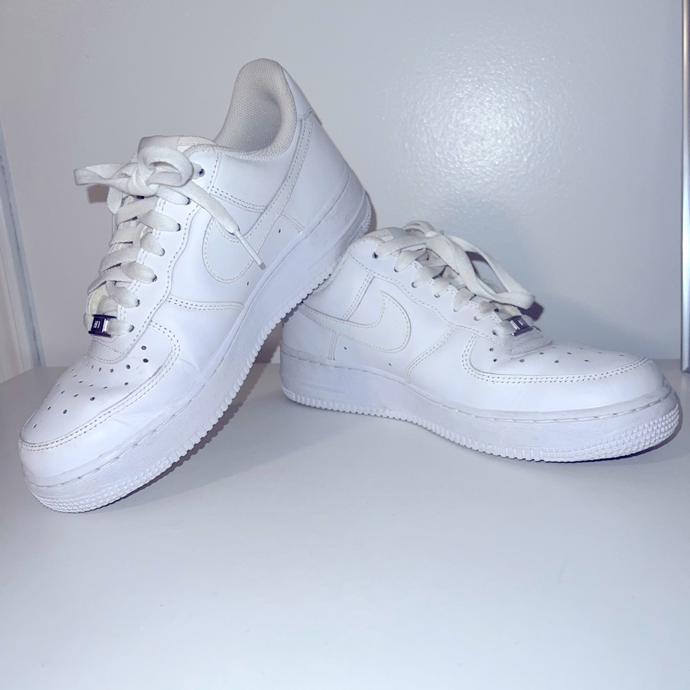 White Size 8 Nike Air Force 1, barely warn, excellent condition